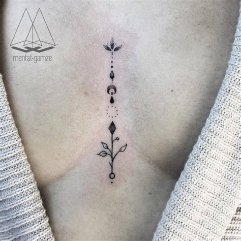 tatuajes entre los senos|tatuajes entre senos